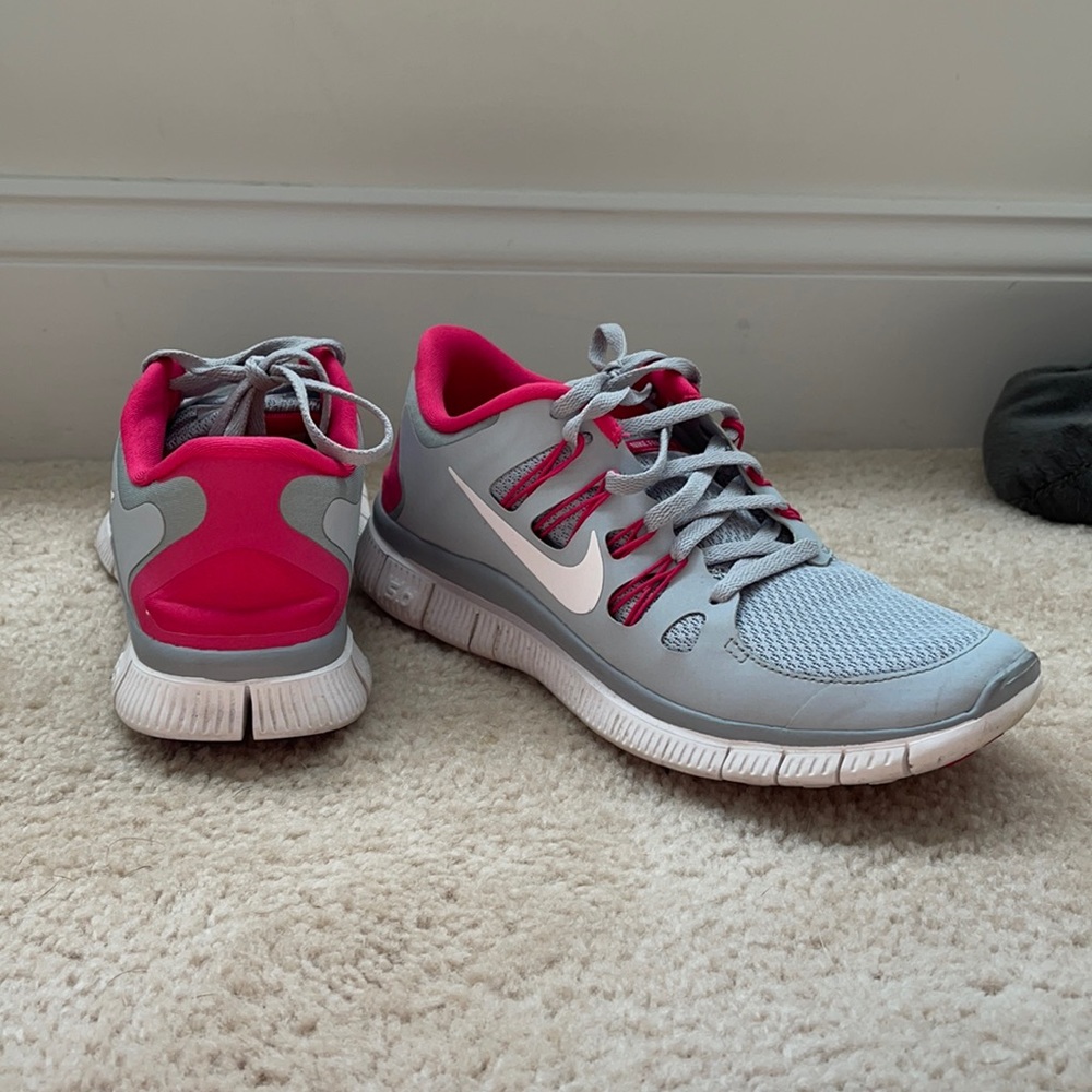 Nike sneakers pink and gray freeruns